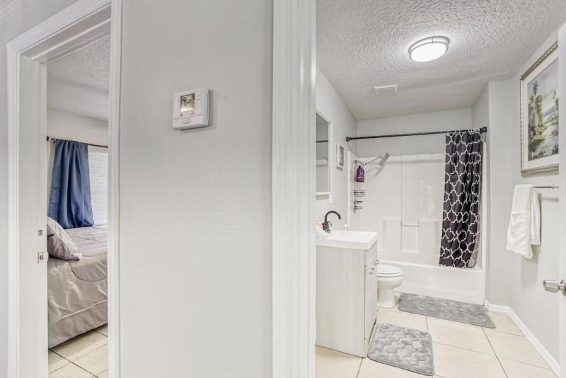 Lush Designer Home - Near The Heart Of Ybor City - image 6