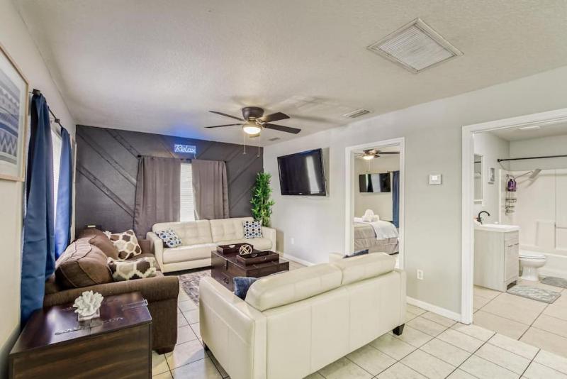 Lush Designer Home - Near The Heart Of Ybor City - image 4