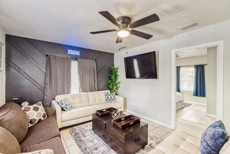 Lush Designer Home - Near The Heart Of Ybor City - image 16