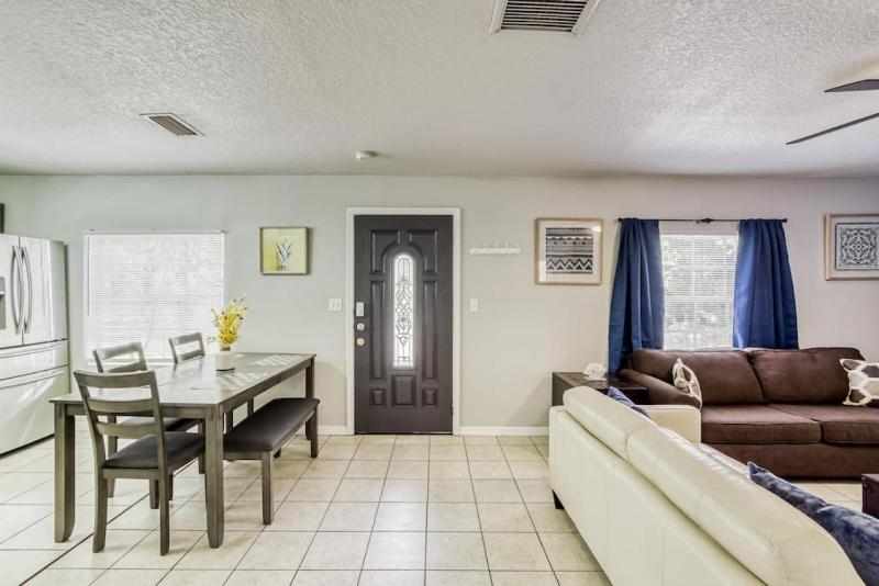 Lush Designer Home - Near The Heart Of Ybor City - image 13
