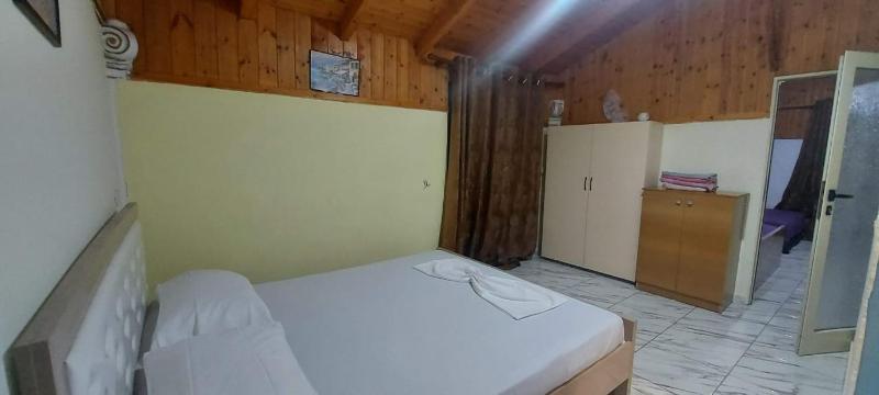 Two-Bedroom House image 4