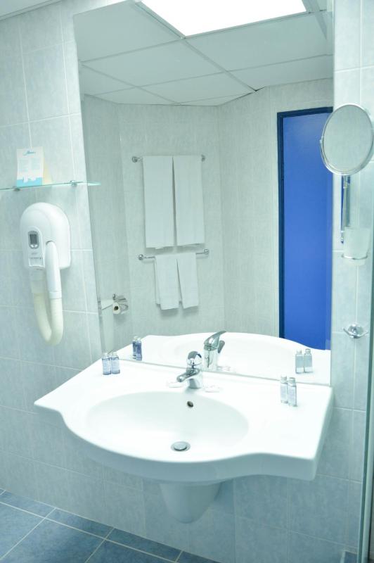 Twin Room with Sea View image 3