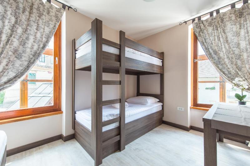 One-Bedroom Apartment image 4