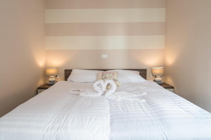 One-Bedroom Apartment image 3