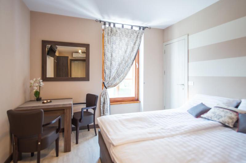 Double Room image 2