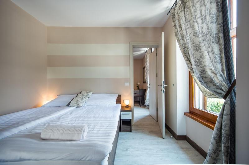 Double Room image 4