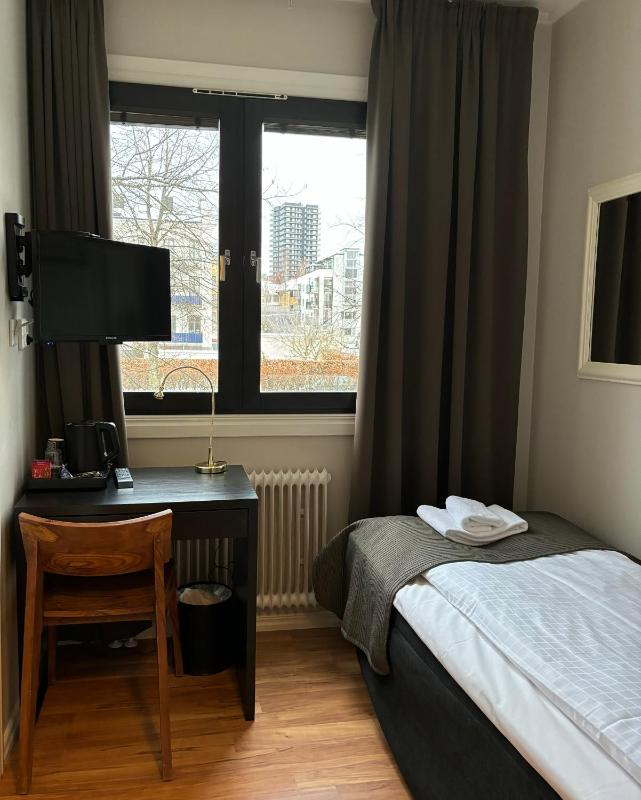 Small Single Room image 4