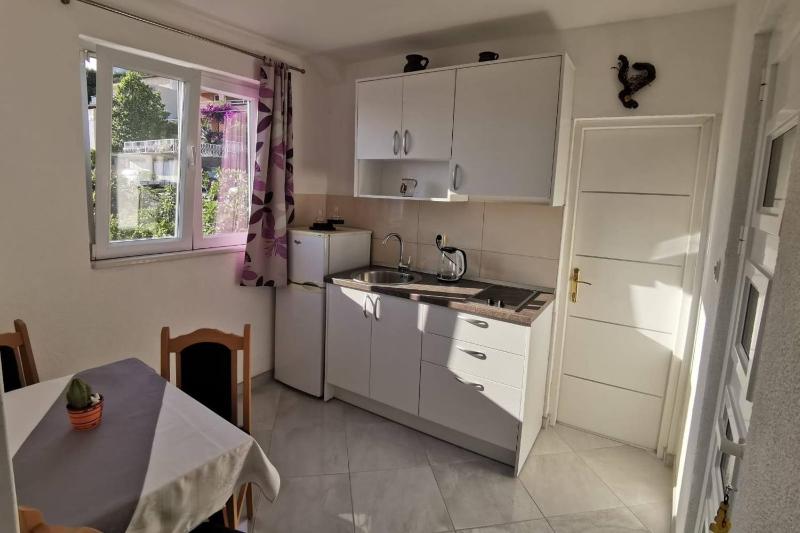 Two-Bedroom Apartment with Balcony and Sea View image 4