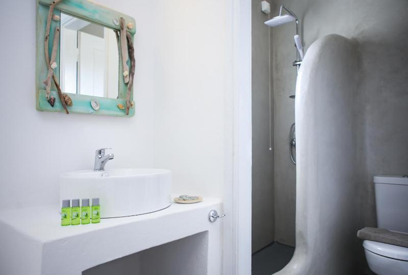 Standard Double or Twin Room image 4