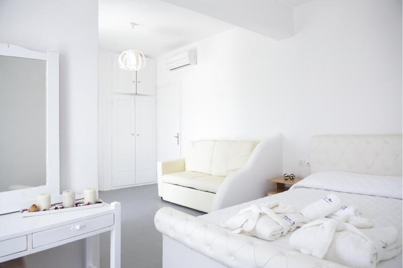 Superior Double or Twin Room with Sea View image 1