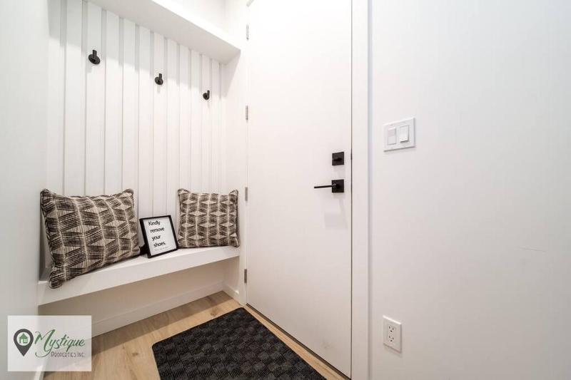Modern Suite King Bed Near Whyte Ave and U of A WIFI - image 36