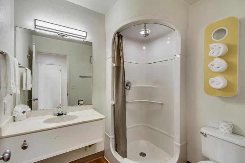 Quadruple Room - Non-Smoking image 2