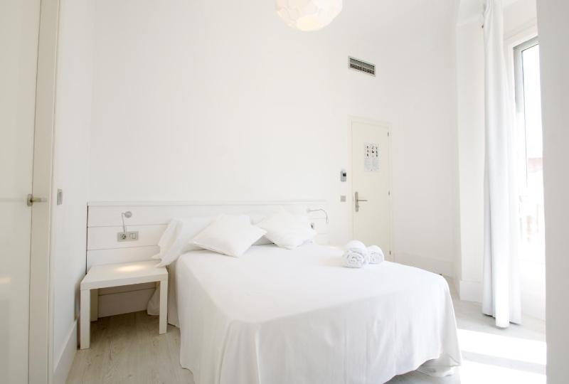 Double Room with Shared Bathroom image 1