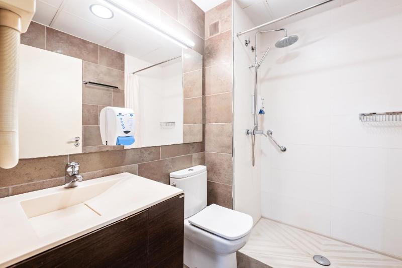 Basic Single Room image 4