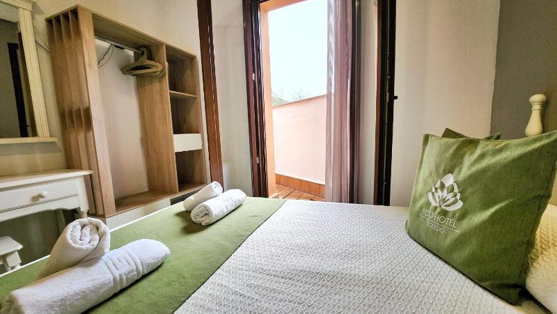 Triple Room with Private Bathroom image 4