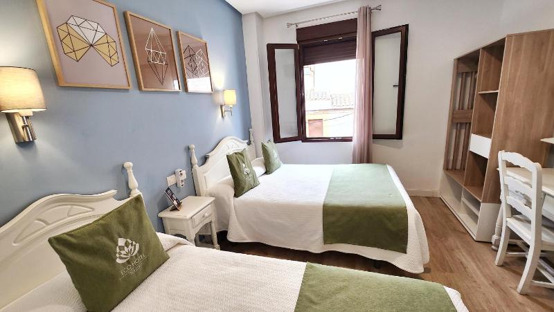 Triple Room with Private Bathroom image 3