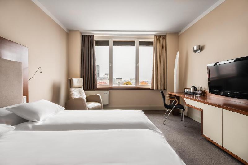 Executive Queen Room image 1