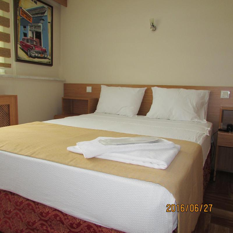 Large Double Room image 3