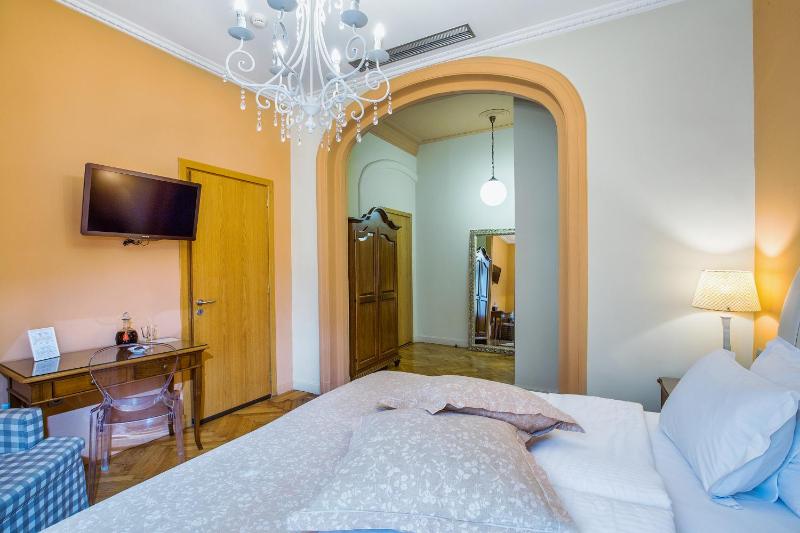 Family Room, Connecting Rooms image 4