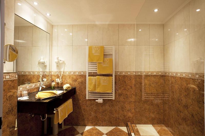 Double Room image 3
