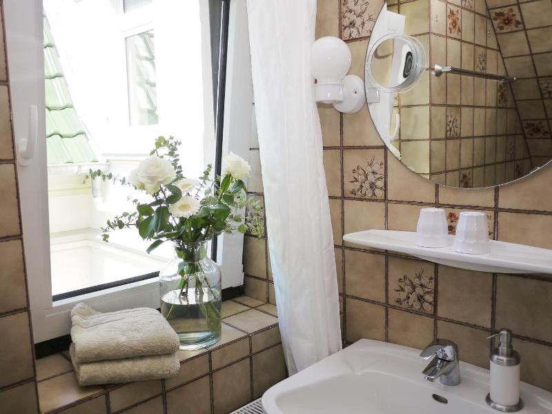 Classic Single Room image 4