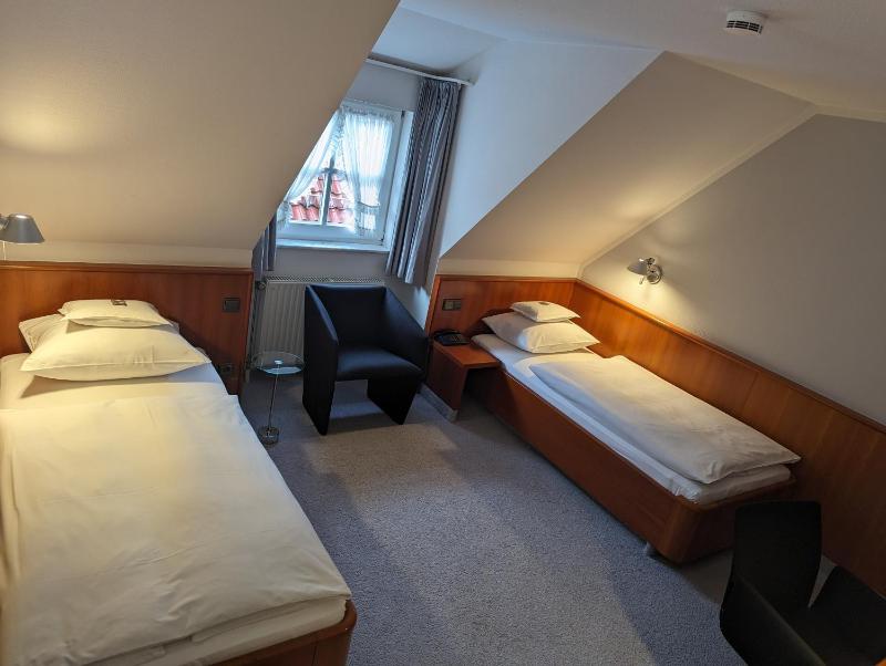 Twin Room image 2