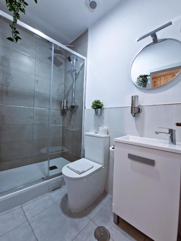 Economy Double Room image 4