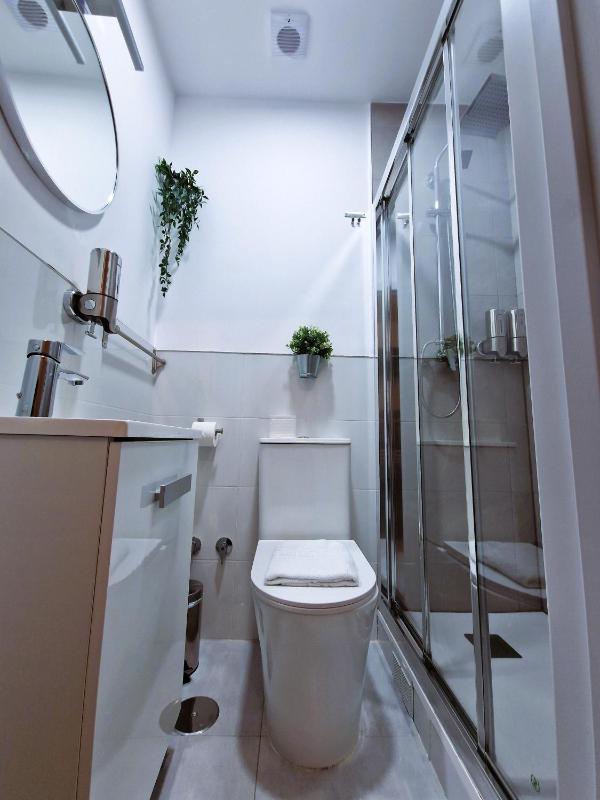 Economy Double Room image 2