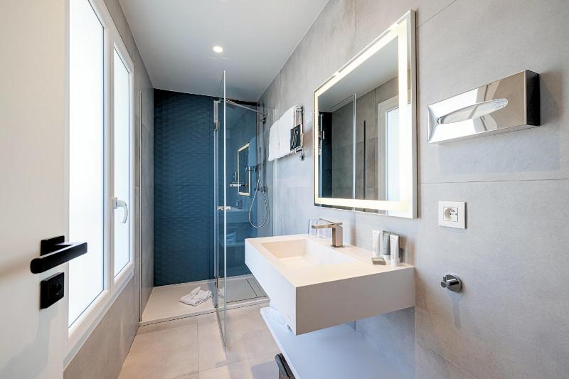 Comfort Twin Room image 2