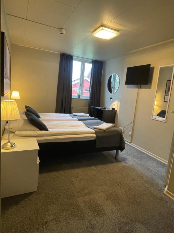 Double Room with Extra Bed image 1