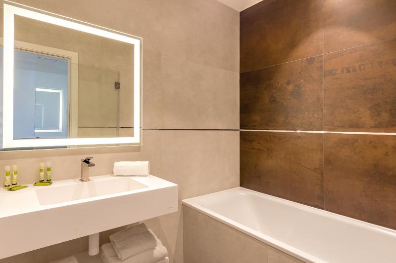 Deluxe Double Room image 4