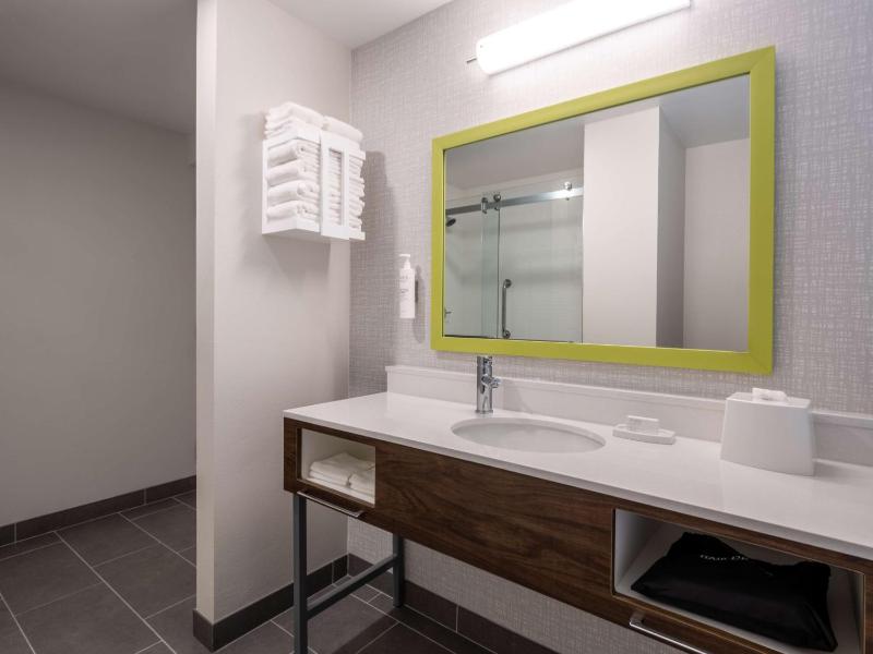 One-Bedroom King Suite - Non-Smoking image 2