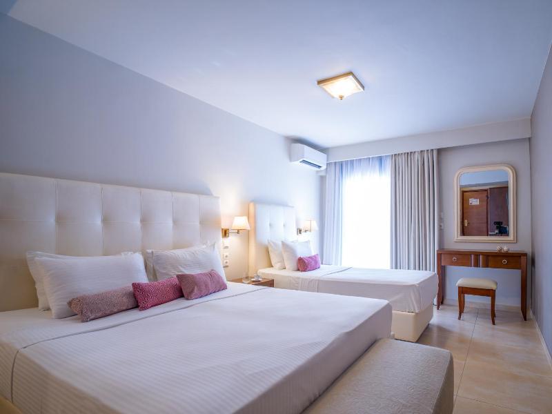 Standard Triple Room image 3