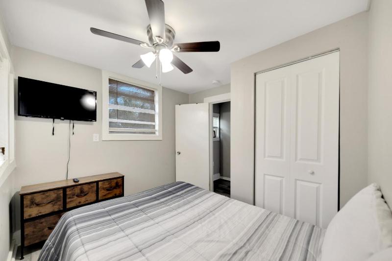 Tampa Bliss Comfy 2 Bedroom Apartment - image 8