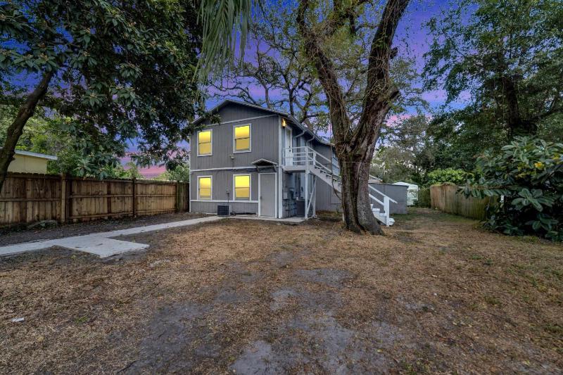 Tampa Bliss Comfy 2 Bedroom Apartment - image 14