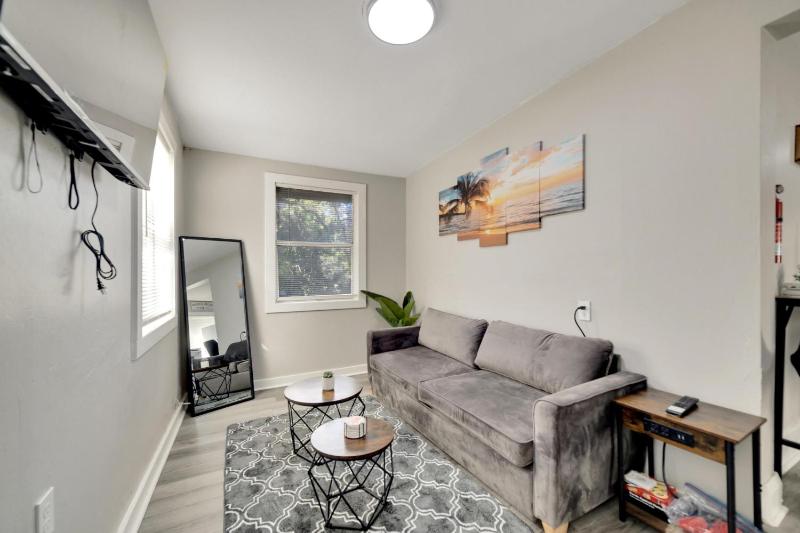 Tampa Bliss Comfy 2 Bedroom Apartment - image 6