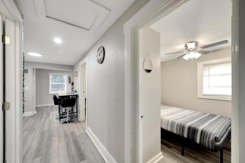 Tampa Bliss Comfy 2 Bedroom Apartment - image 10