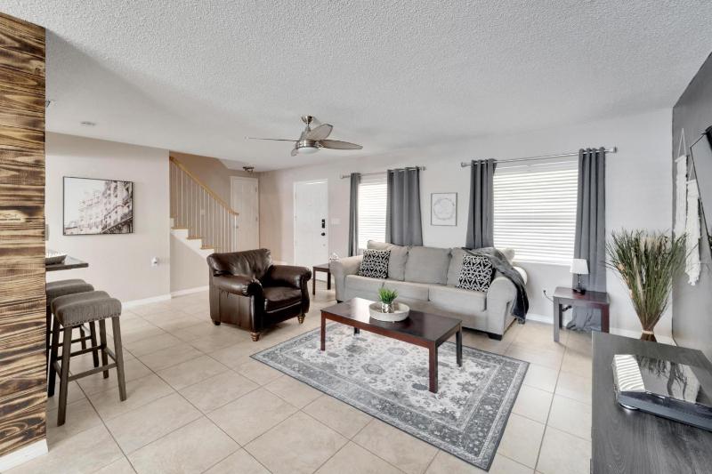 Tranquil Retreat with Huge Pool Near Tampa International Airport - image 21