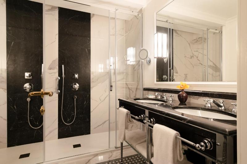 Romantic Junior Suite image 2