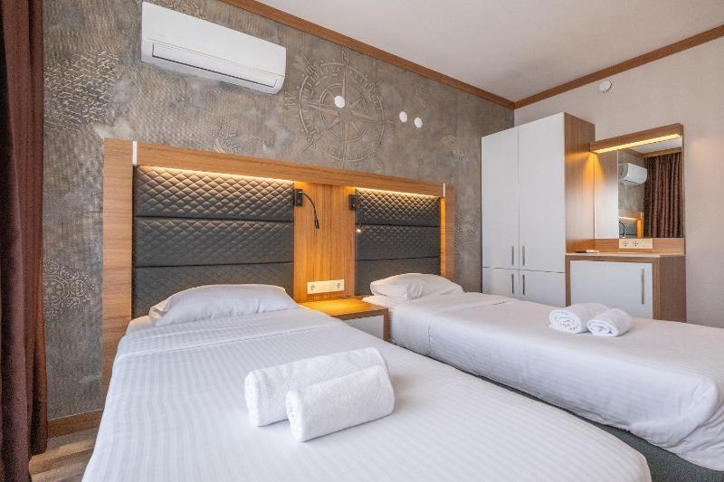 Double Room with Land View image 2