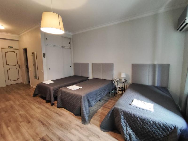 Quadruple Room image 4