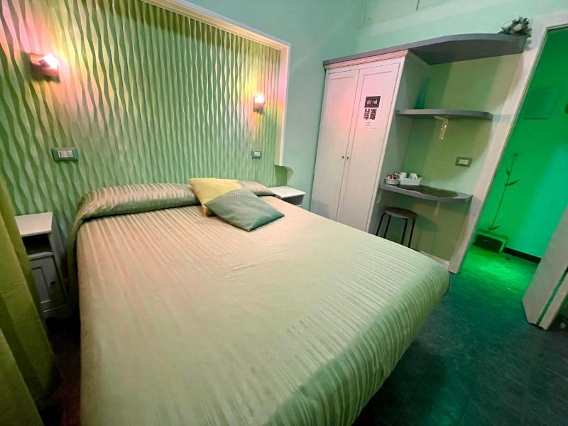 Small Double Room image 2