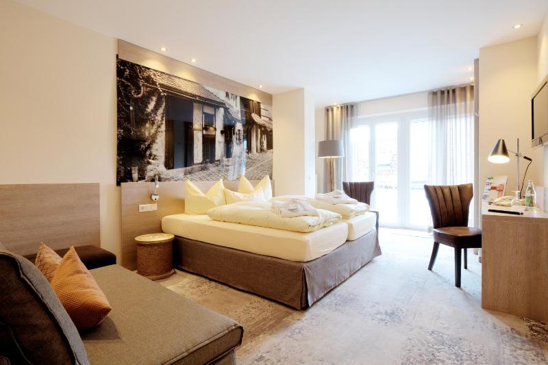 Deluxe Double Room image 4