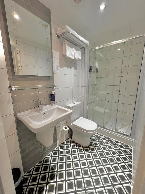 Standard Double Room image 2