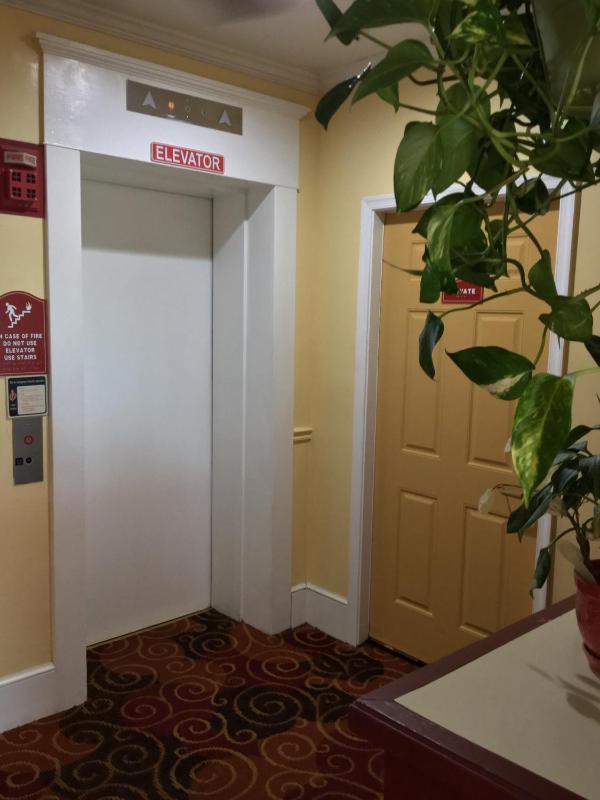 Deluxe King Room - Non-Smoking image 2