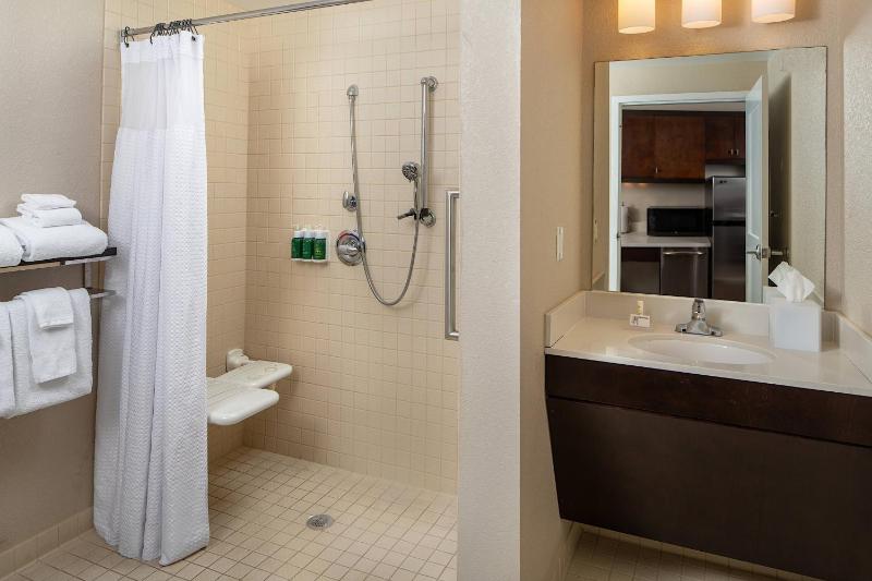 King Studio with Sofa Bed and Adapted Tub - Mobility Accessible image 2
