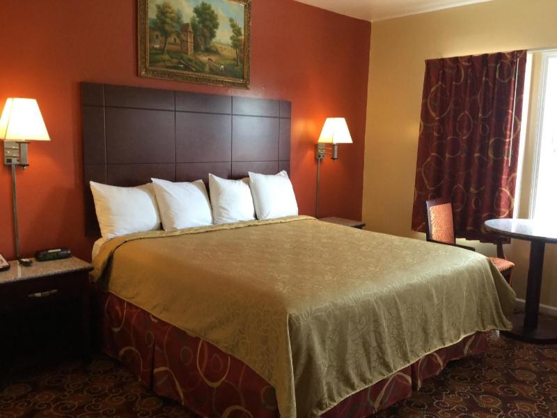 Deluxe King Room - Non-Smoking image 1