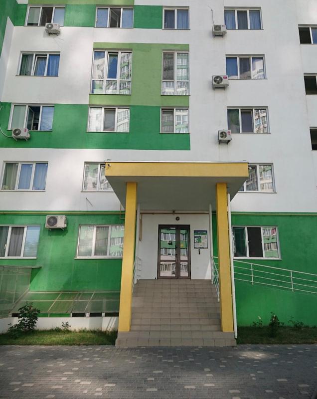 One-Bedroom Apartment image 2
