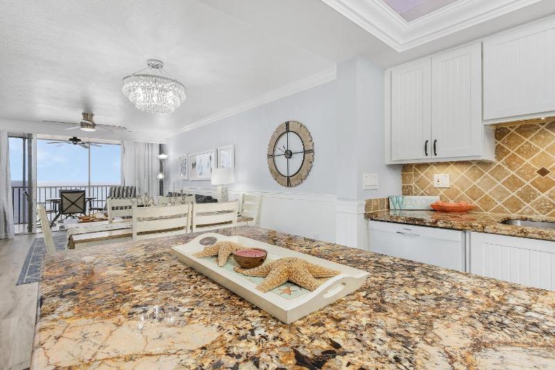 Beach Villas 405 Beachfront Bliss- Gulf Views Pool Sleeps 6! - image 11