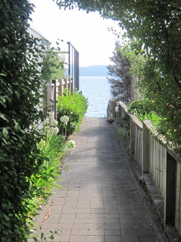 Cottage Mews Motel - image 30